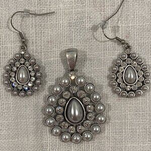 Premier Designs Faux Pearl & Rhinestone Enhancer/Necklace & Earrings Set